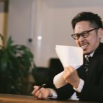 仕事で厳しい人に悩まされている人へ。その状況を改善できる方法